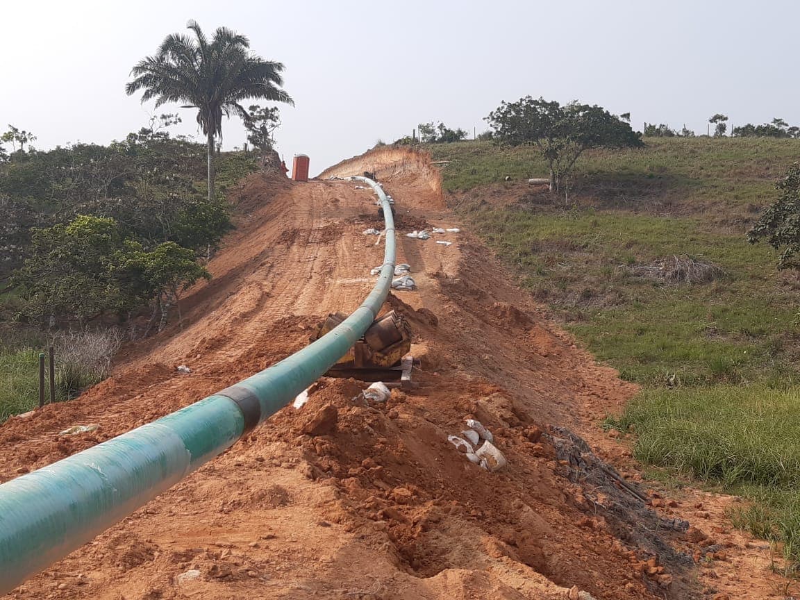 Tubería recubierta lista para el jalado en cruce HDD